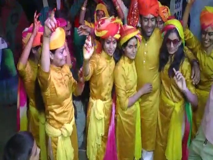 एक साथ 6 सगी बहनों का हुआ विवाह, एक ही मंडप में हुए सबके फेरे, 3 गांवों से  आई बारातें, पूरे गांव ने की आवभगत - NamanBharat
