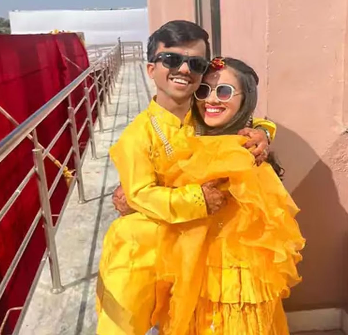 3 फीट 7 इंच के दूल्हा-दुल्हन ने रचाई शादी, "मिनी कपल" की अनोखी शादी की  तस्वीरें वायरल - NamanBharat